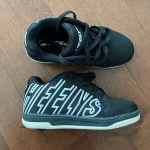 Heelys Youth Size 4 Black and White Sneakers